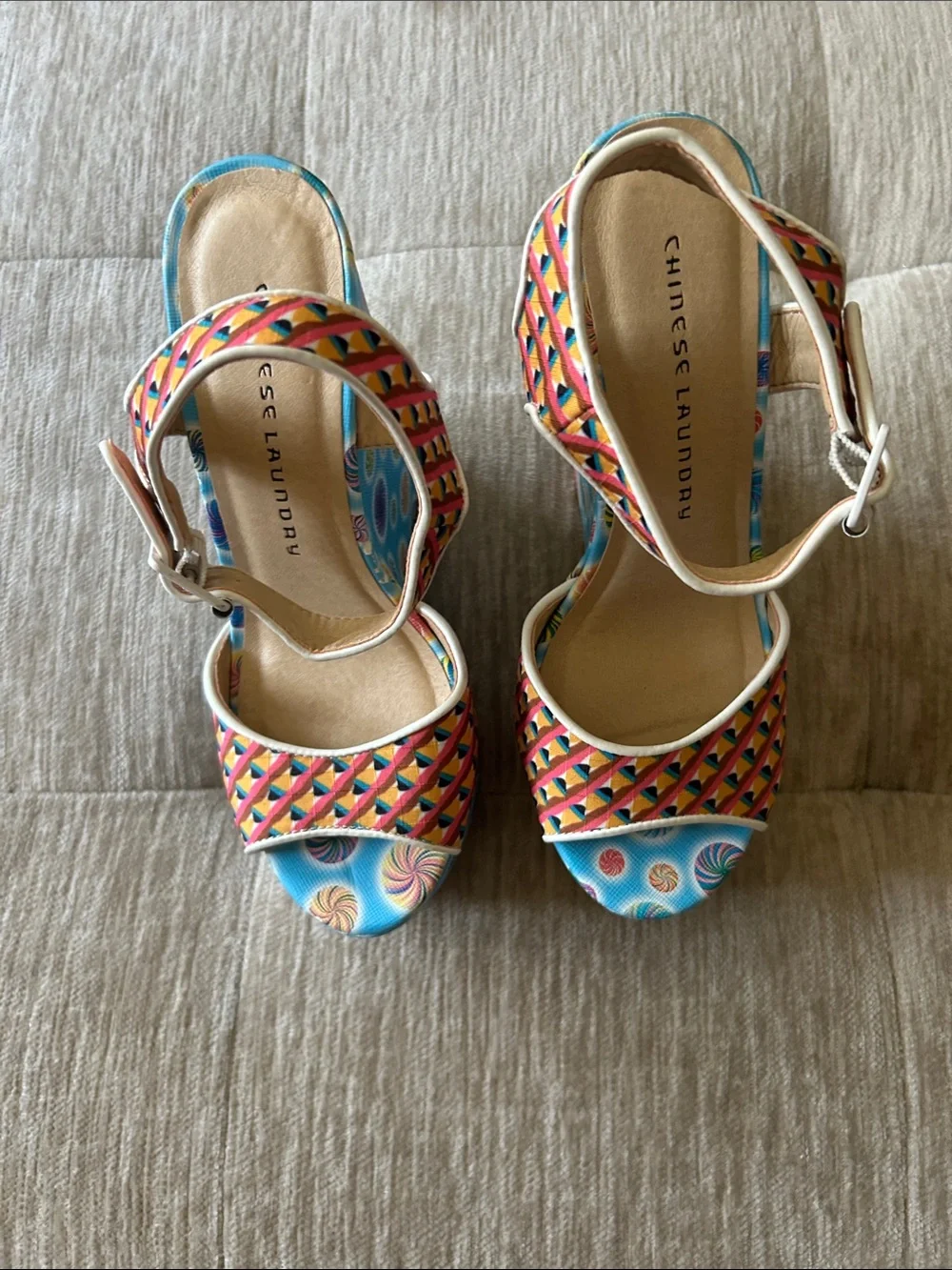 Chinese Laundry Jolly Pop Multi-Color Swirl Wedge Sandals 7M